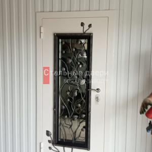 Входная дверь с порошковым напылением и коваными элементами - фото №153